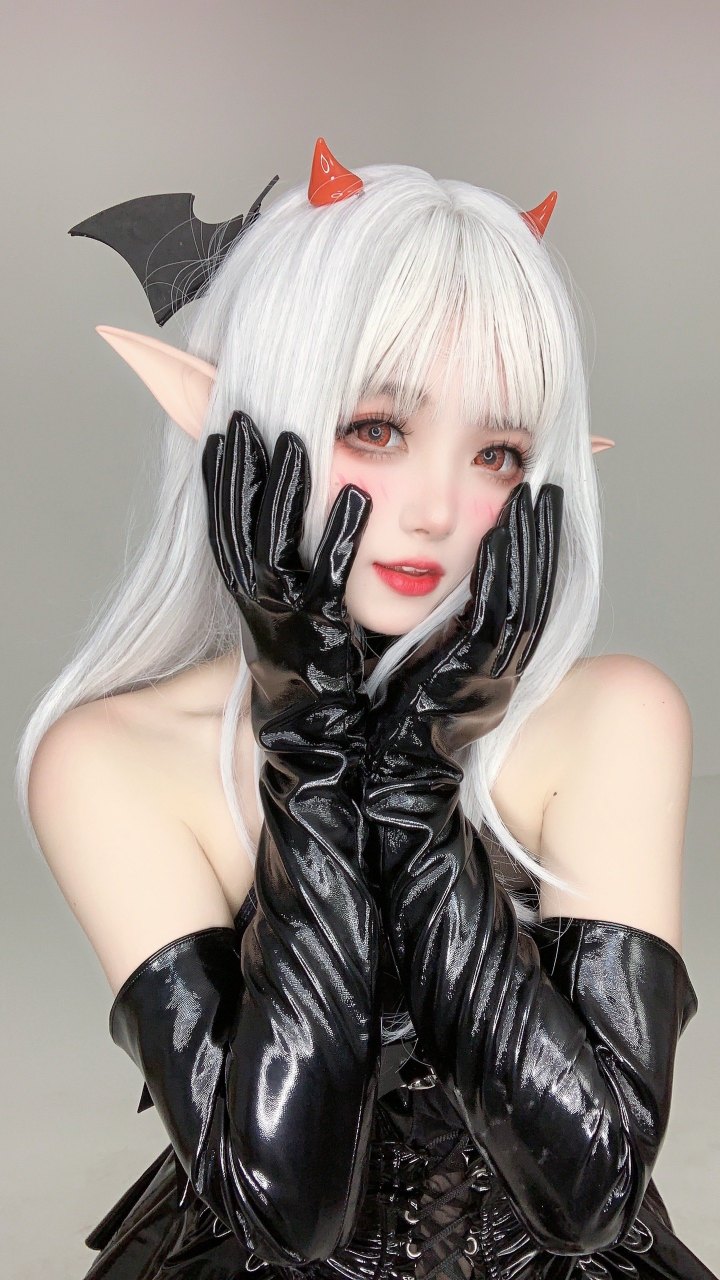 主打的就是反差 #cos# #百家号星火计划