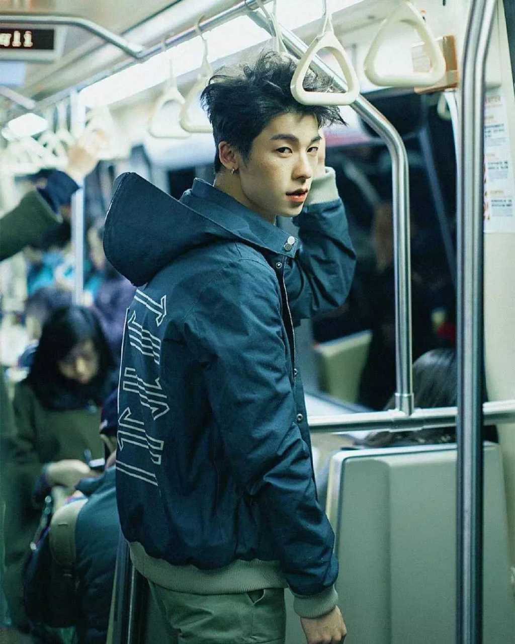 8月11日,许光汉登上热搜,因为他光屁股的镜头被网