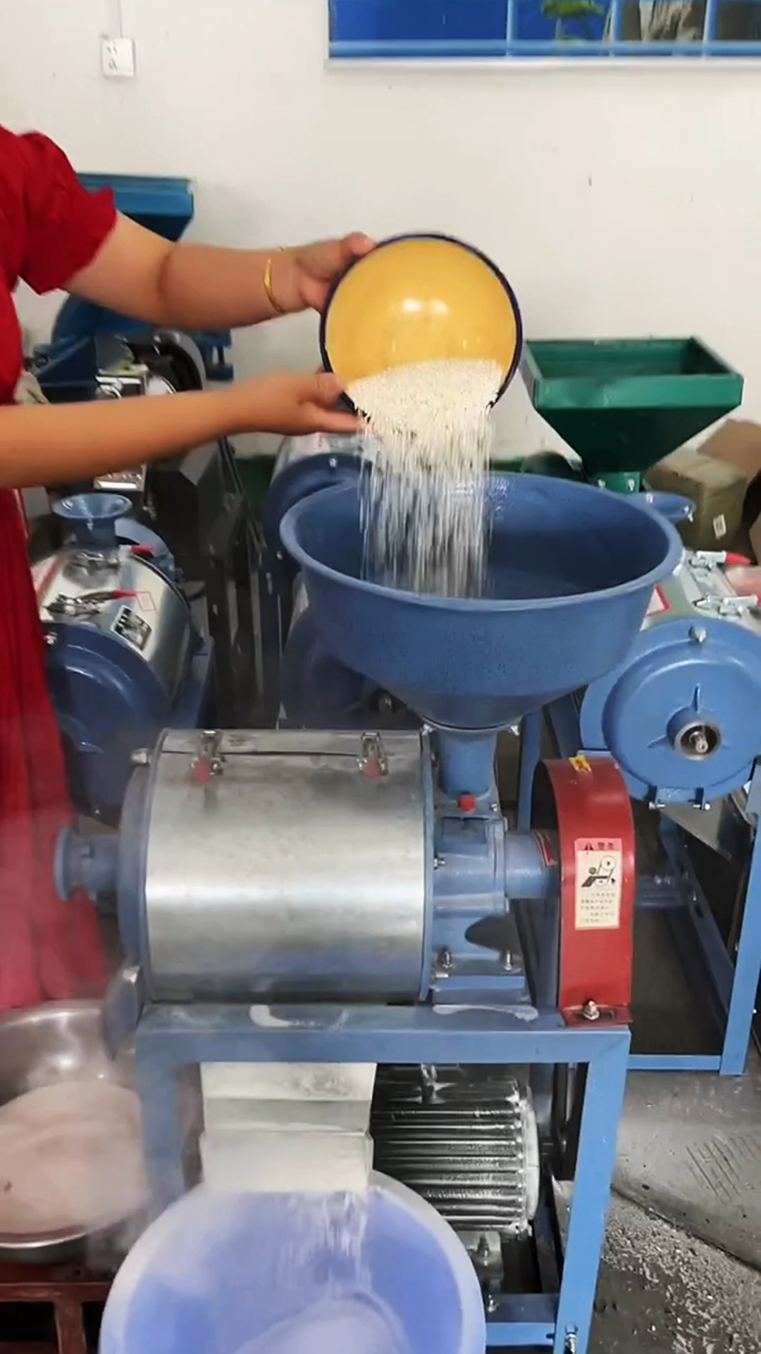 家用小型磨面机 小麦 玉米 糯米等五谷杂粮都可磨成面粉 自己在家就可