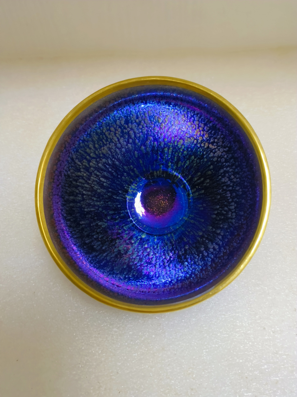 宋代七彩油滴建盏,是中国古代陶瓷艺术中的瑰宝之一,也是建窑的代表