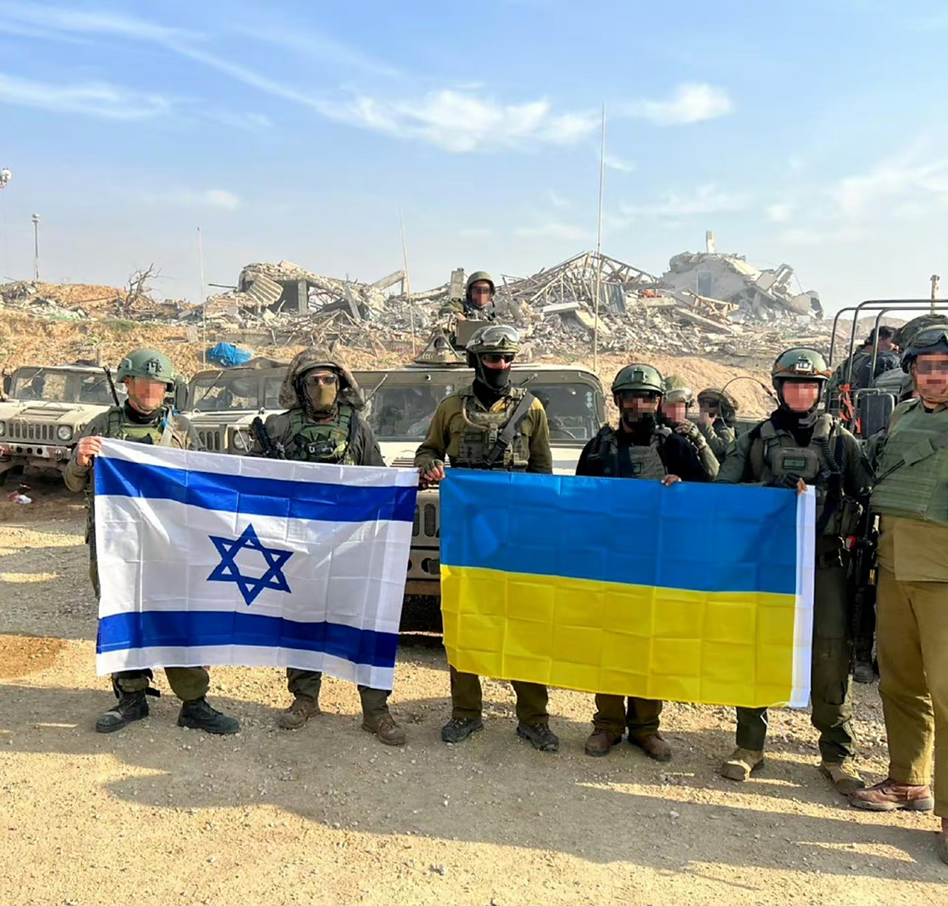 加沙,乌克兰人与与以色列人站在一起. 67