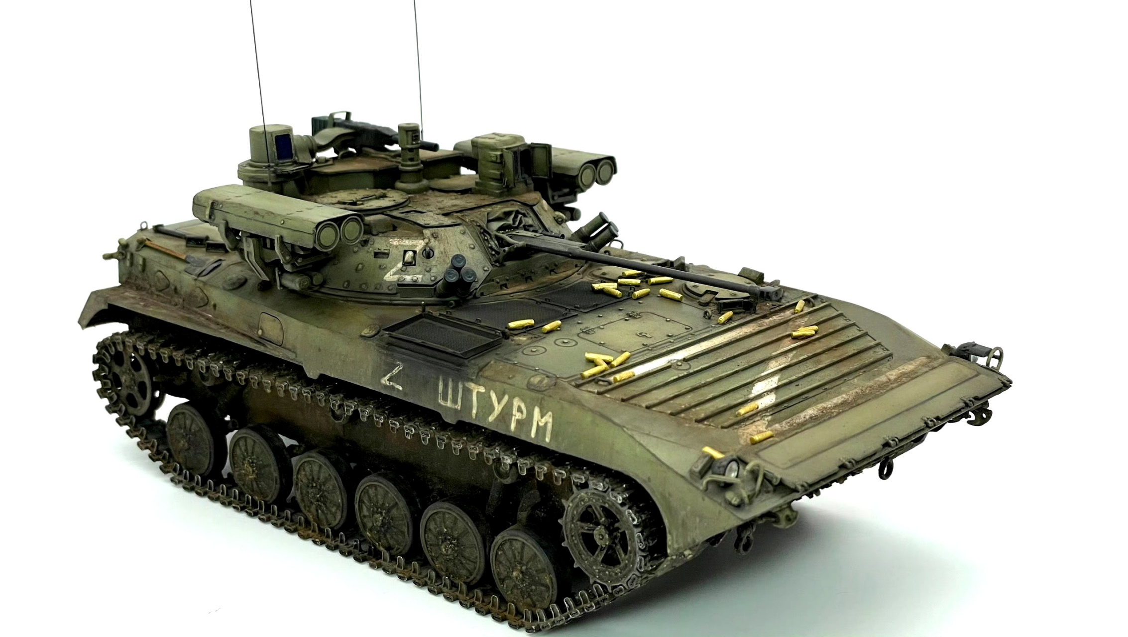 军模欣赏: 小号手 1/35 俄罗斯陆军 bmp-2m "别列若克" 步兵战车,该车