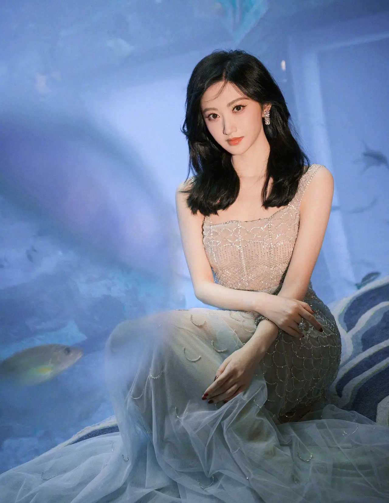 景甜亮相第五届海南岛国际电影节,鱼尾裙造型惊艳全场