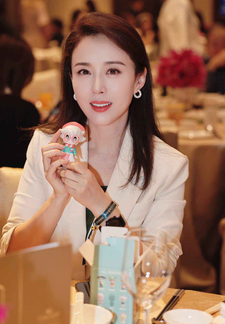 45岁的颜丹晨,这状态无敌了!#颜丹晨