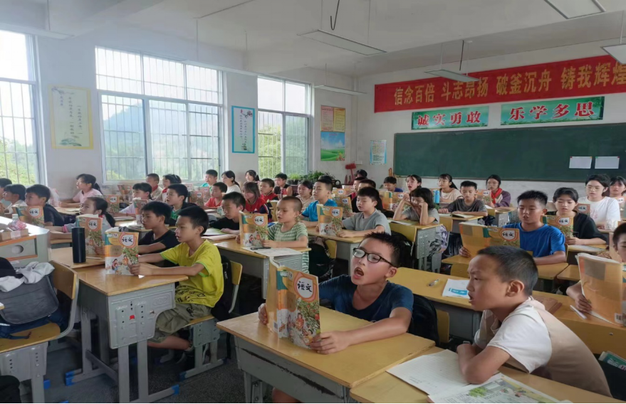 溆浦县黄茅园镇合田学校学生养成入校即读教育