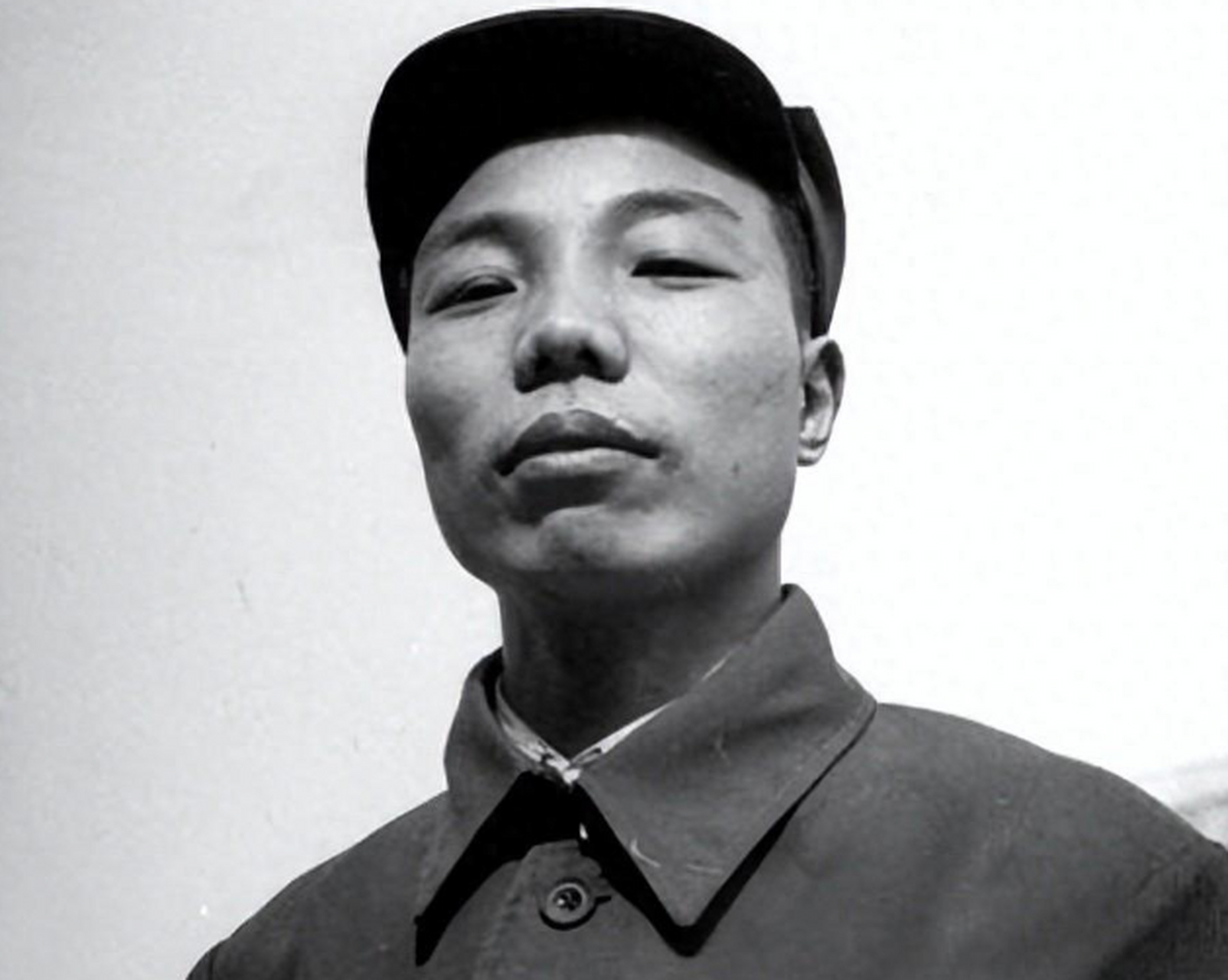 萧华是新中国最年轻的开国上将,他在革命和建设中都有杰出贡献.