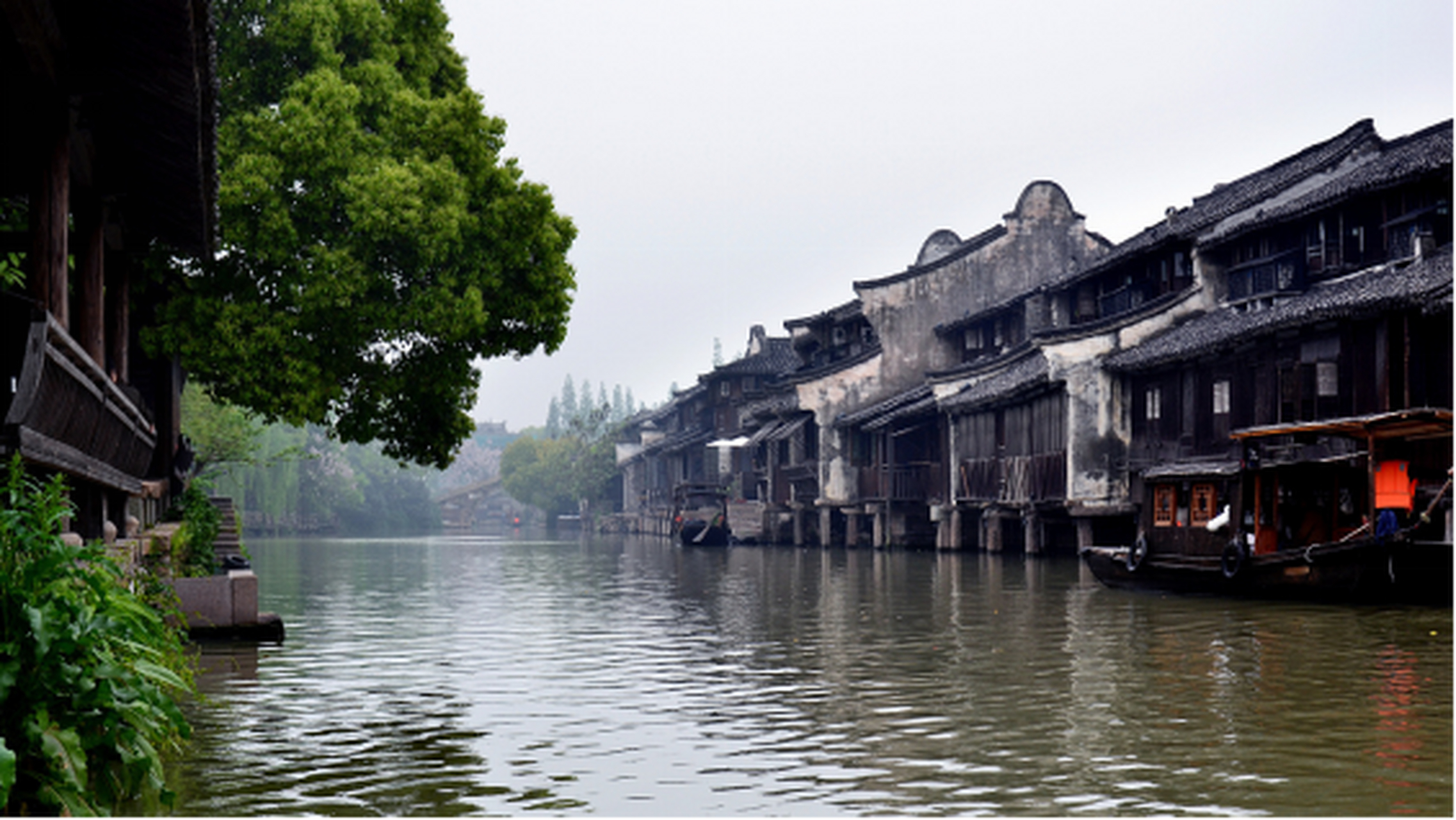 摘要:  乌镇南栅是未开发的古街,无需门票,有本地人开店和生活,更有原