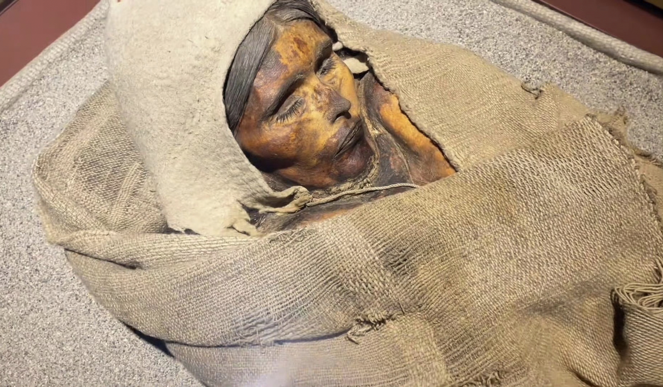 古楼兰国区域,罗布泊铁板河区域出土的"楼兰美女"复原图