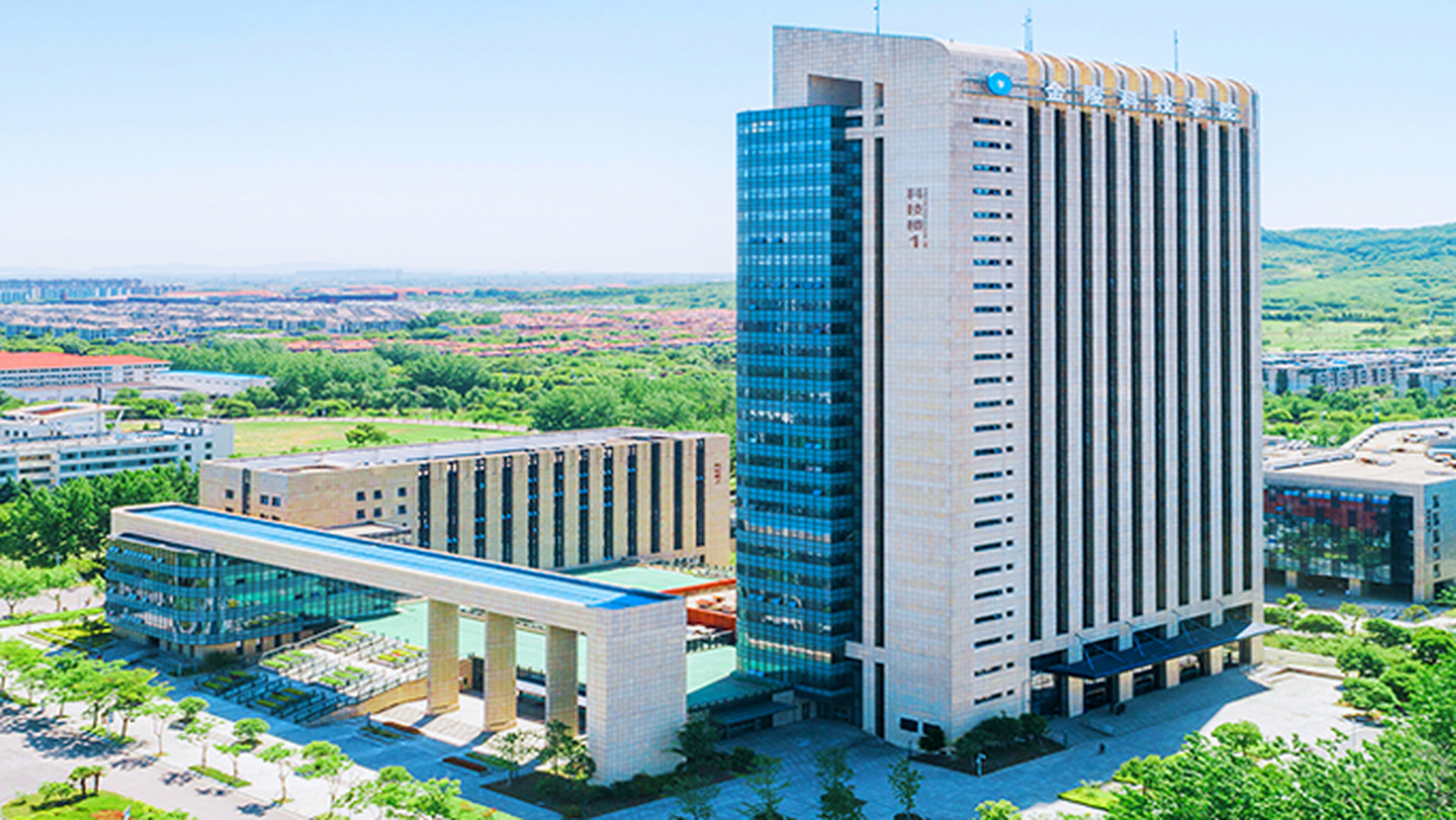 金陵科技学院是位于南京的公办全日制理工类普通本科院校,录取批次