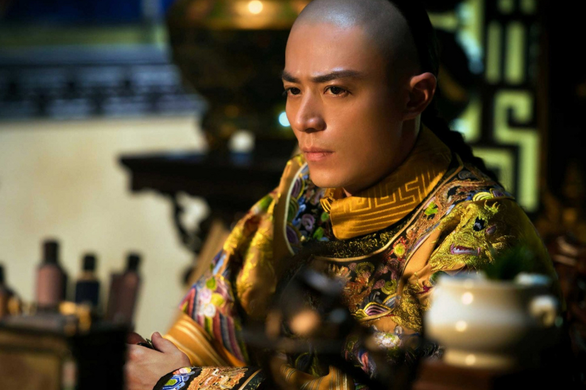 《如懿传》中霍建华饰演的乾隆皇帝在拍摄过程中经历了许多辛酸.