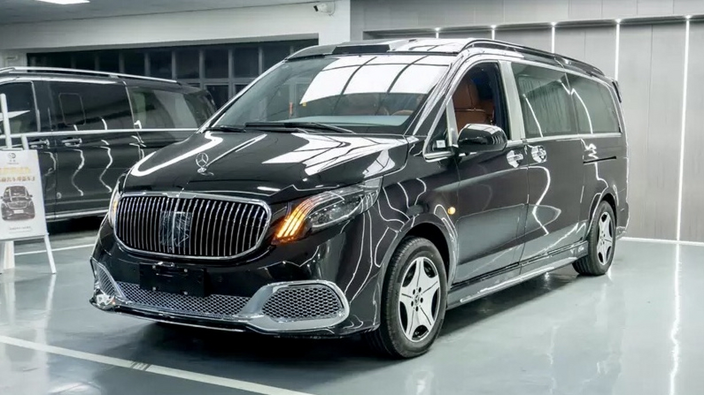 奔驰高定商务车型——迈巴赫vs680l全新款