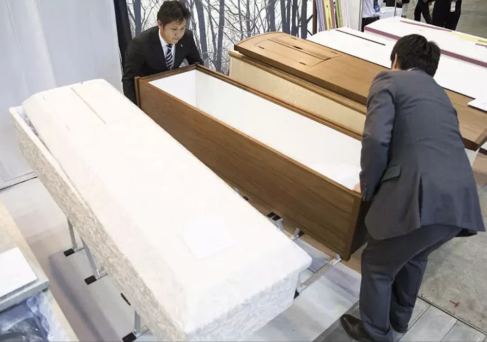 史诗级笑话,中国从日本大量进口木材,做成棺材再出口日本