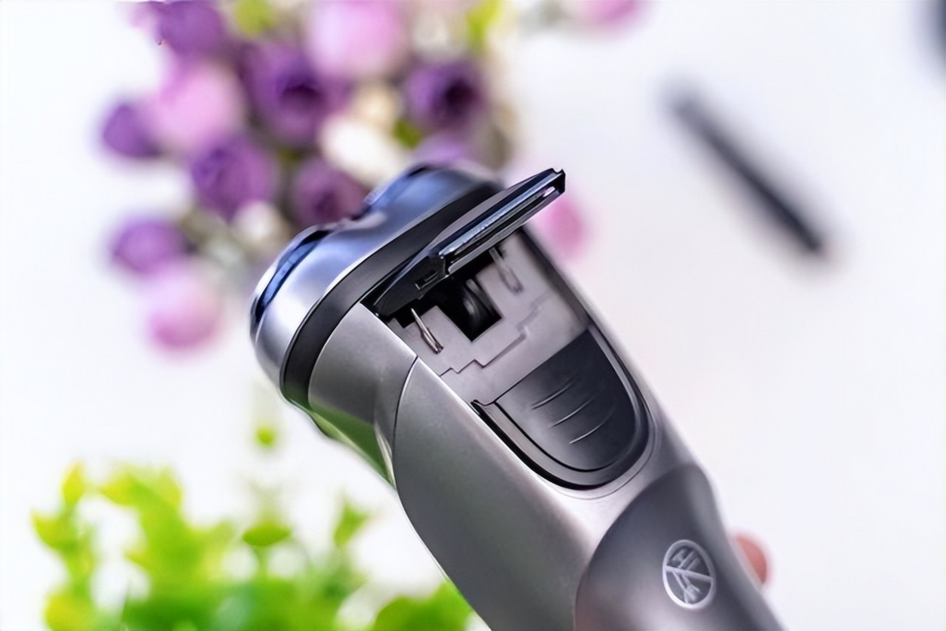 国产平价黑科技剃须刀映趣电动刮胡刀,续航能力强,充电方式简单,刀头