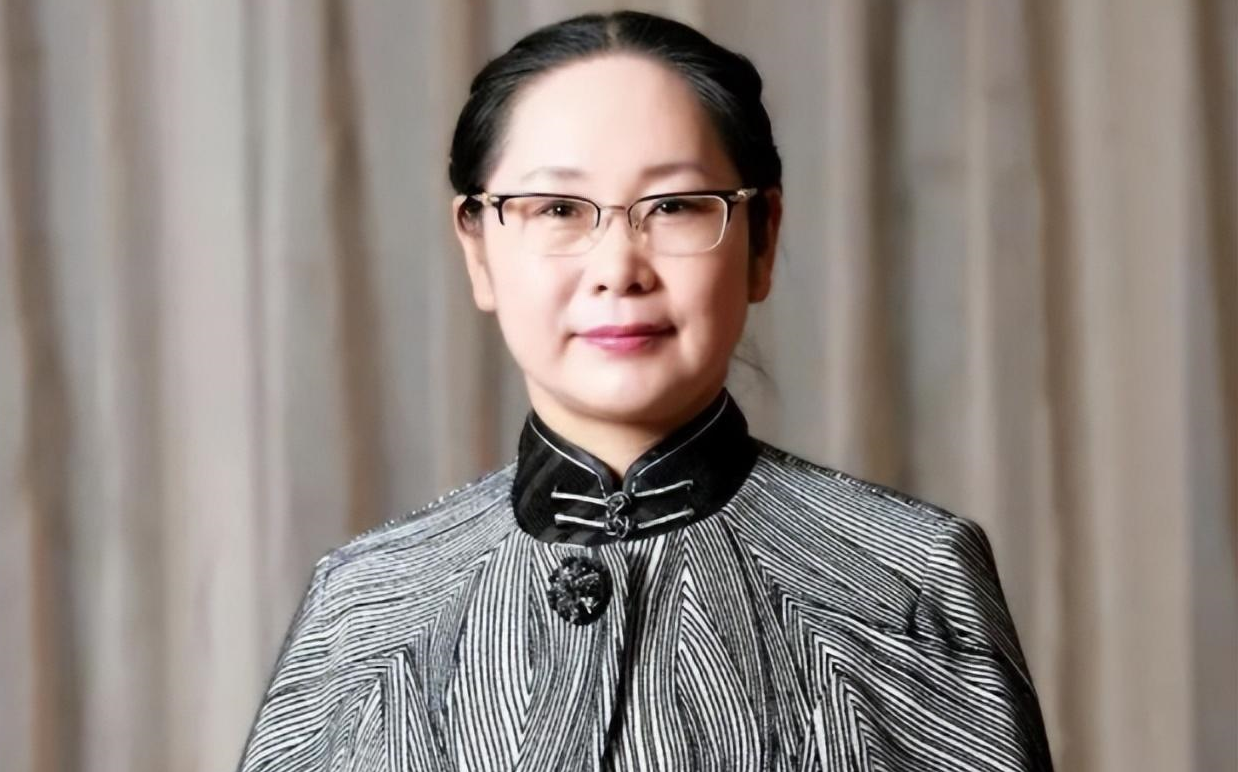 天津女首富张荣华:嫁穷小子,捡垃圾卖豆腐,给武汉和汶川捐1亿