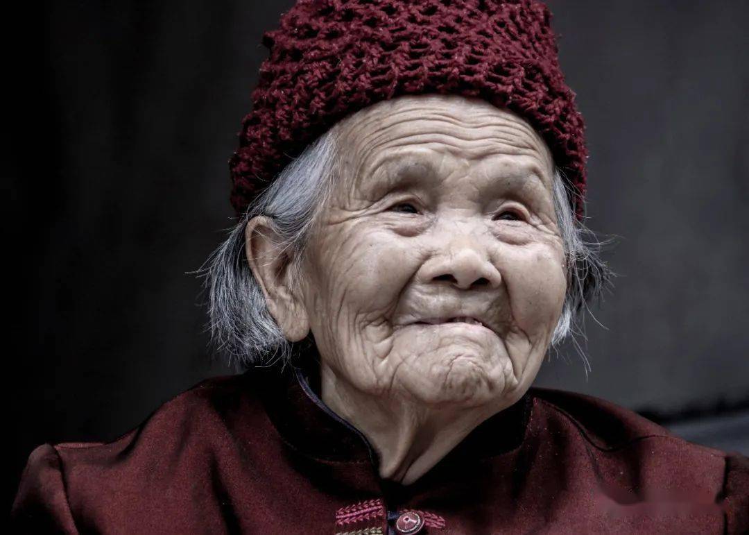 百岁老母亲口述:活得太久未必是好事,拖累子女,心有不忍啊!