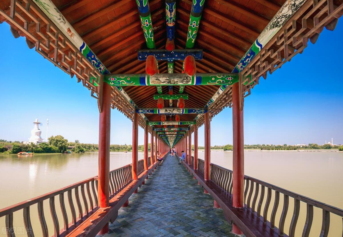 附近好耍的旅游景点（附近好耍的旅游景点保举
）《附近的好玩的旅游景点》