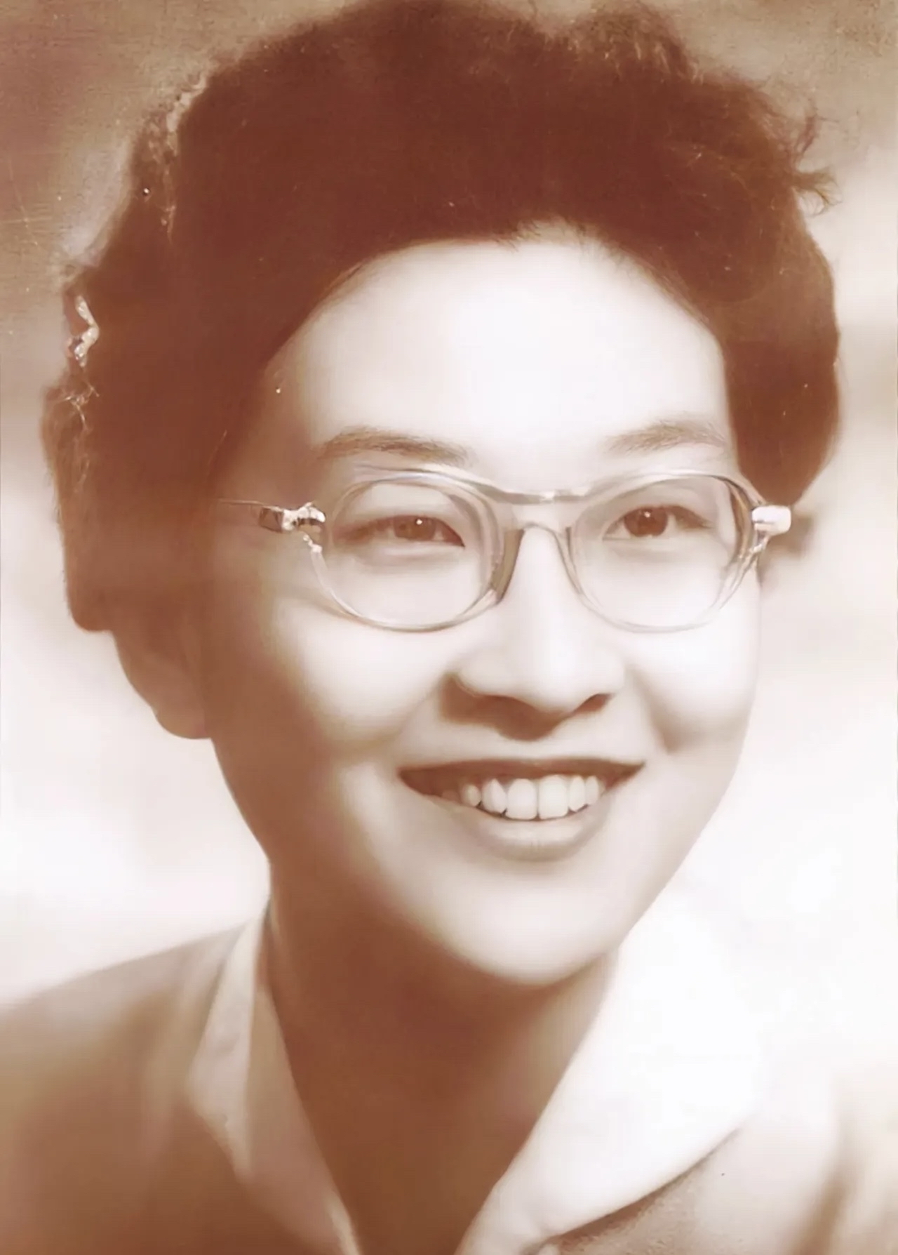 "中国钢琴五圣手"之一顾圣婴,她的父亲叫顾高地,生于无锡望族世家