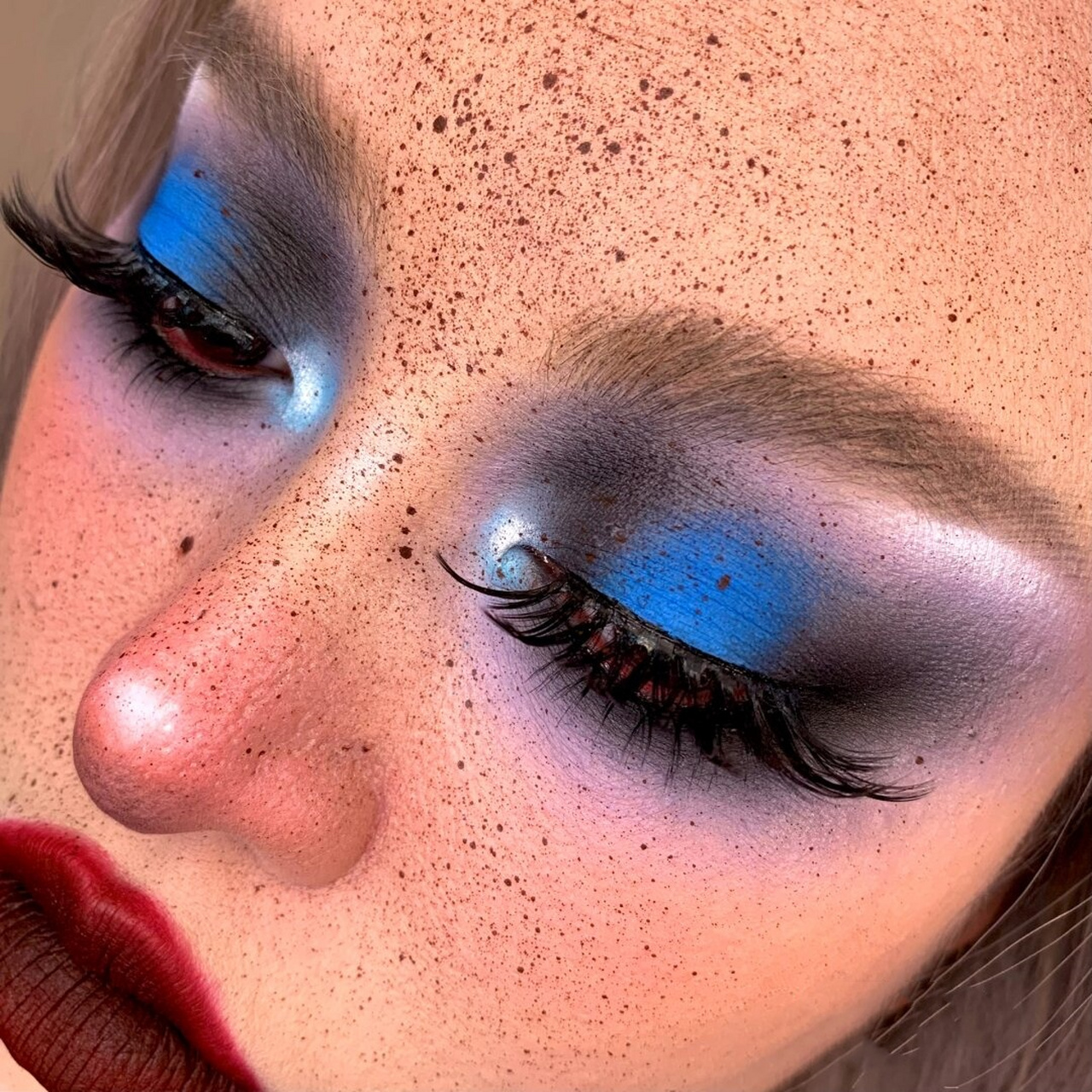 不是说白开水妆容不好只是烟熏妆会不会更酷  蓝色烟熏妆眼妆教程