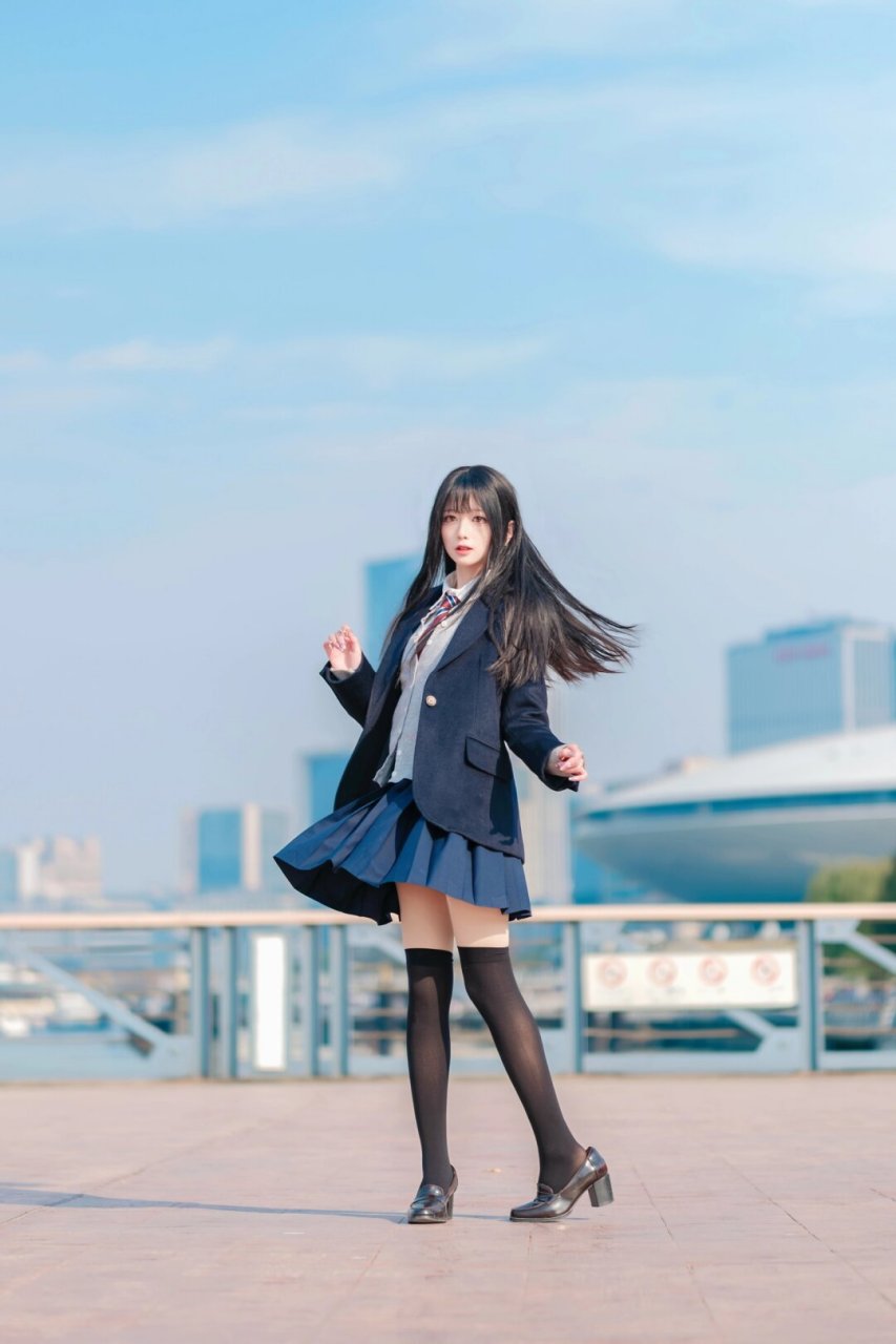 冬日jk  尽管上海入冬再次失败,但这并不妨碍我拍摄美丽的jk美少女!