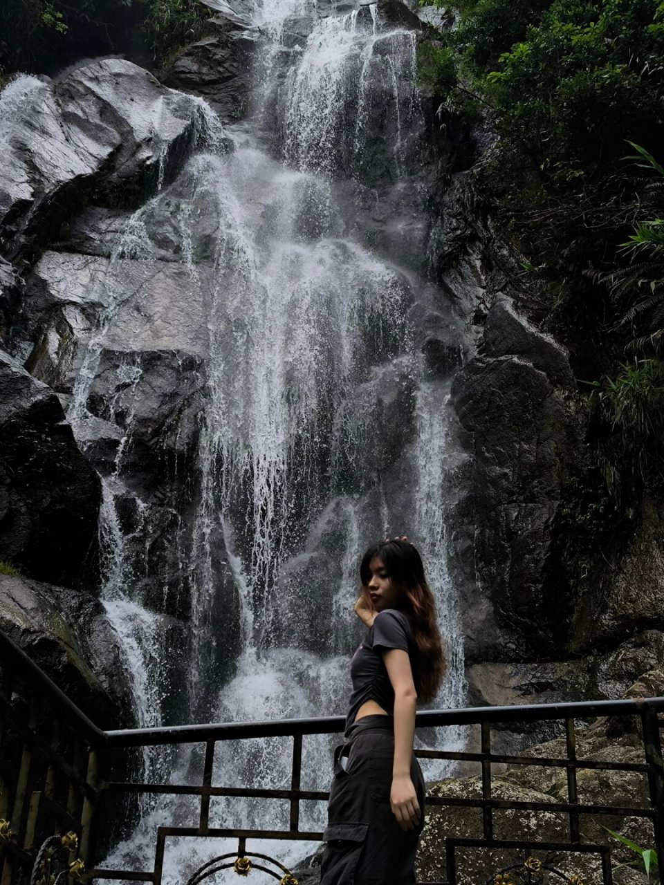 位置:清远市清城区高田西坑村天子山瀑布风景区  交通:  打车:从窃抖
