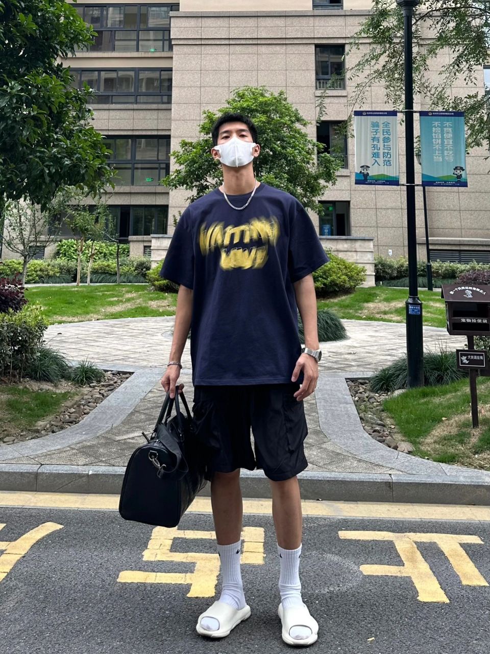 没有美式穿搭是不完整的 眩晕效果t恤美式工装短裤 一套不管搭配什么