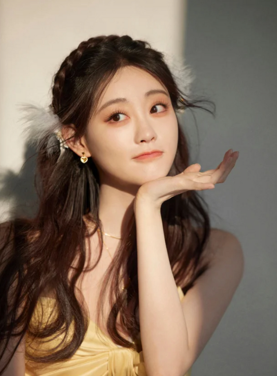 祝绪丹,虞书欣永夜星河同框图路透 这身高看起来差这么多,小鱼169cm