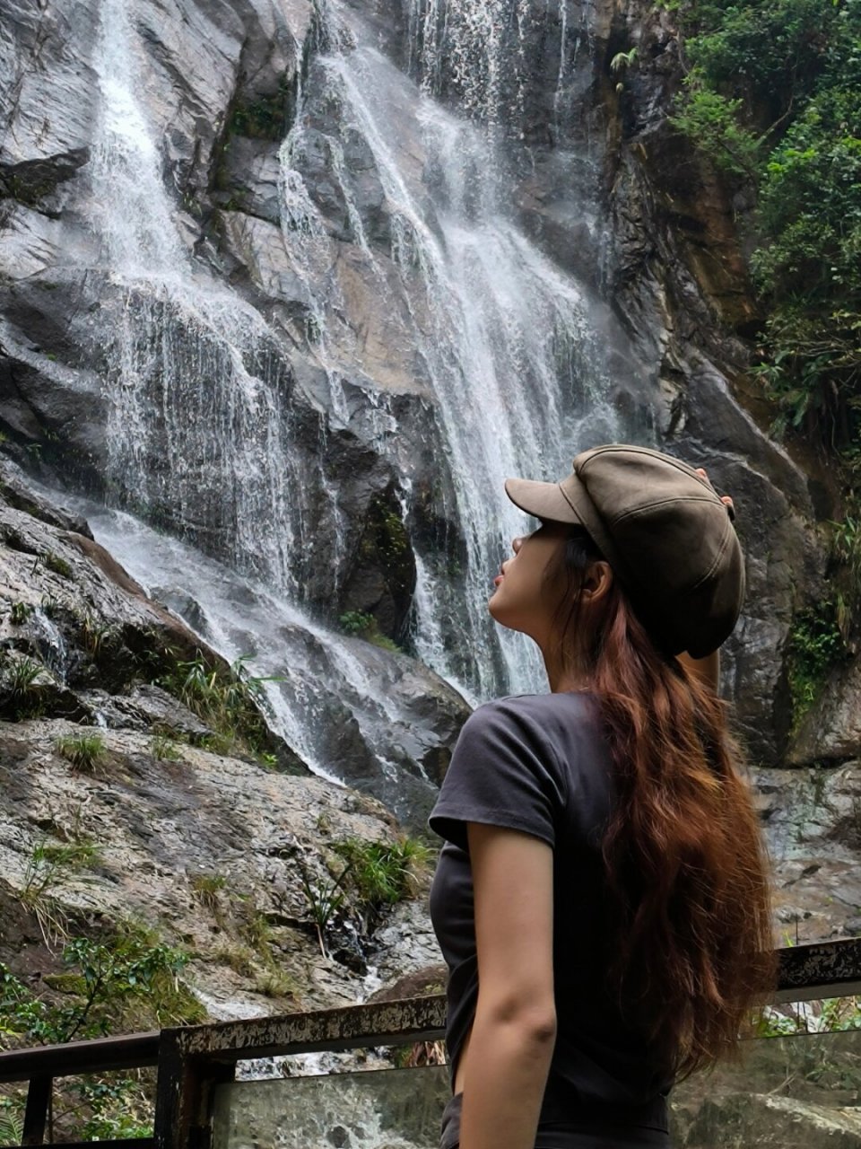 位置:清远市清城区高田西坑村天子山瀑布风景区  交通:  打车:从窃抖