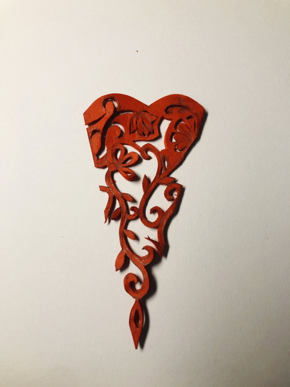 原创剪纸—藤蔓花开  我沉浸在电视剧《司藤》的世界里,被它的故事和