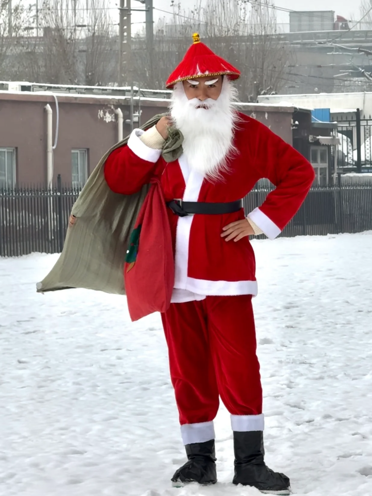 那就是——鳌拜版圣诞老人!