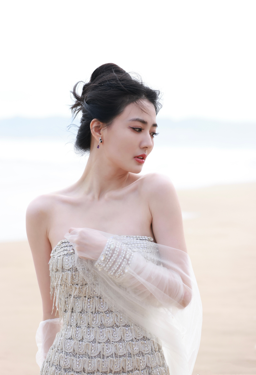 徐璐[心]#气质美女# #性感美女