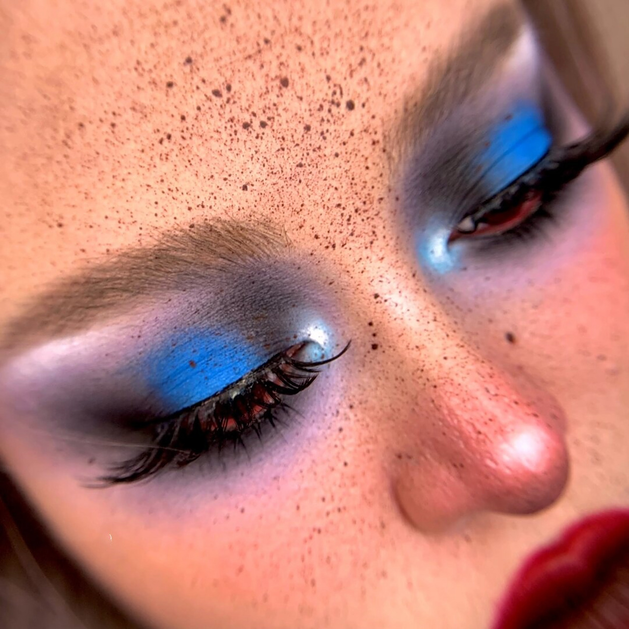 不是说白开水妆容不好只是烟熏妆会不会更酷  蓝色烟熏妆眼妆教程