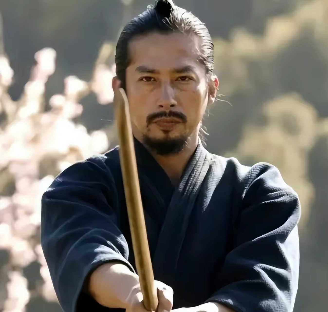 在南京大屠杀纪念日过后不久播放了2002年的日本电影《武士三部曲》