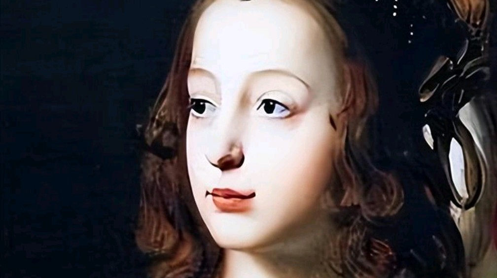 沿着历史的足迹,我们追溯到法国大革命之初,路易十六的女儿夏绿蒂