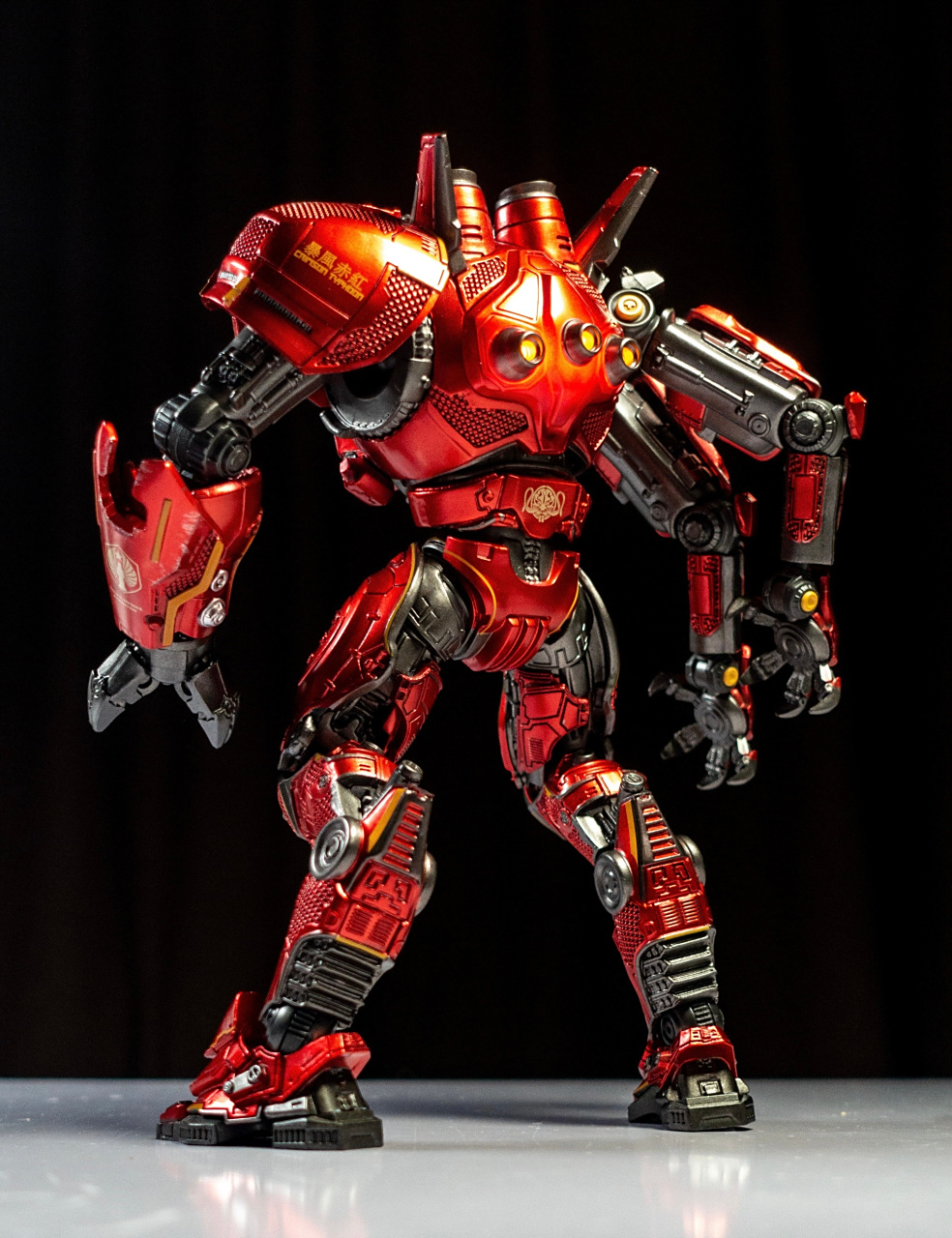 模型欣赏:灵机魂《环太平洋》暴风赤红,by 漫港湾.