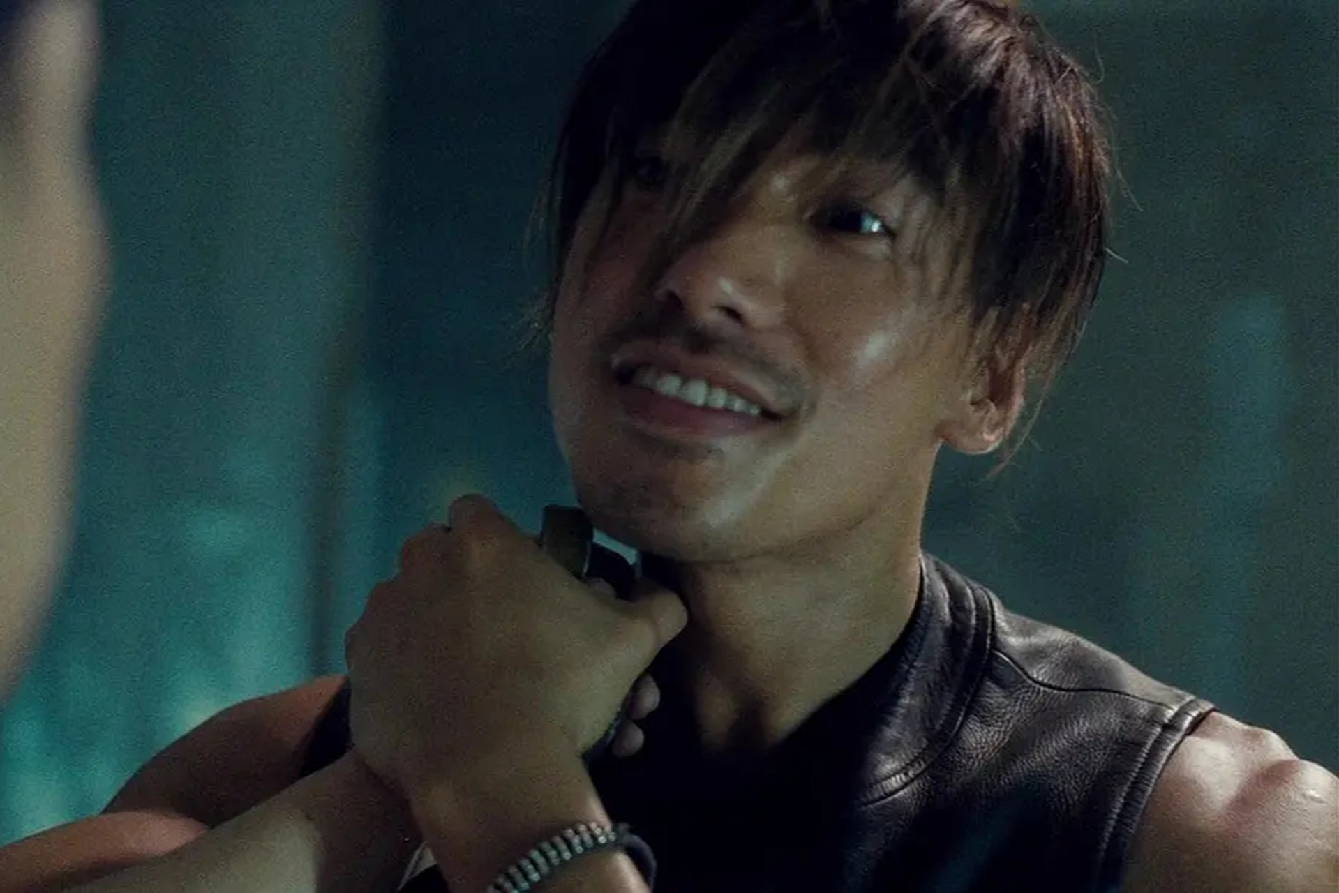 在《古惑仔3之只手遮天》中,乌鸦作为头号反派给世界带来波澜.