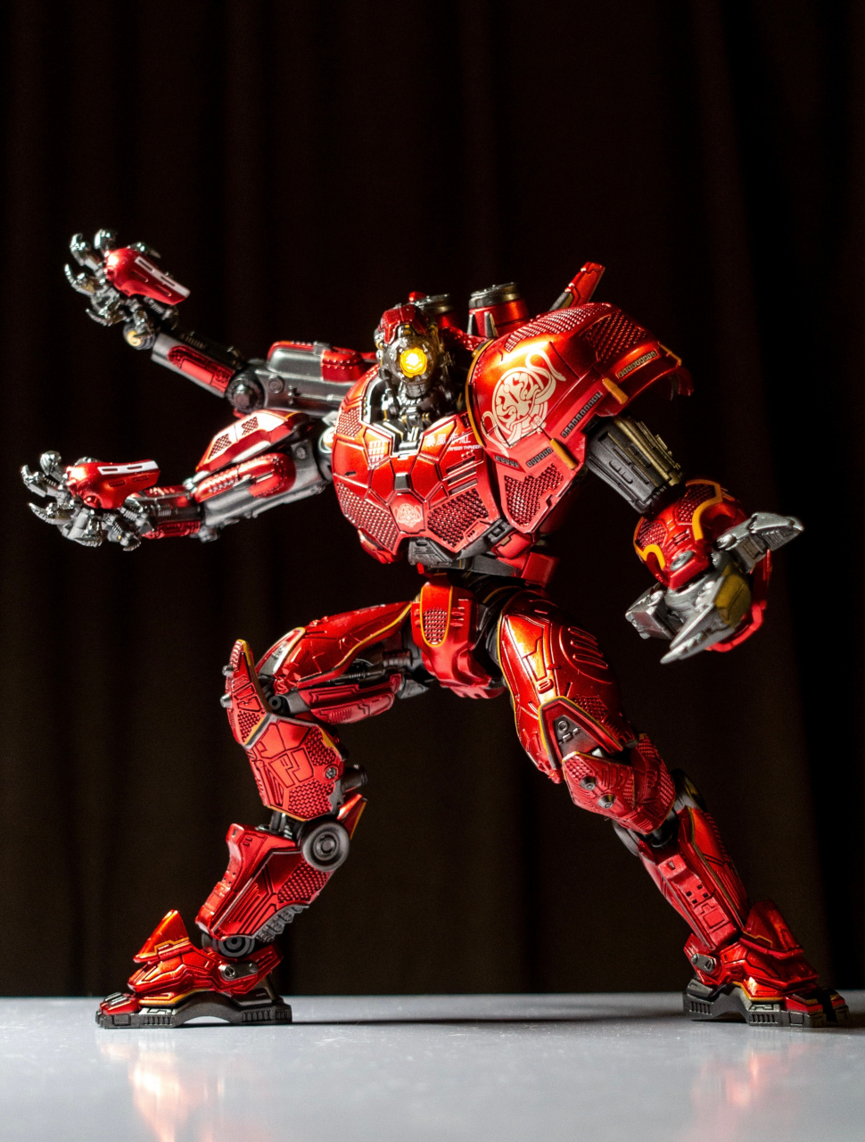 模型欣赏:灵机魂《环太平洋》暴风赤红,by 漫港湾.