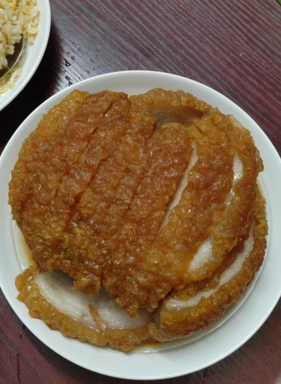 前几天,我姑在广西陆川带回来了三块扣肉,给我们家一块,还说是广西有