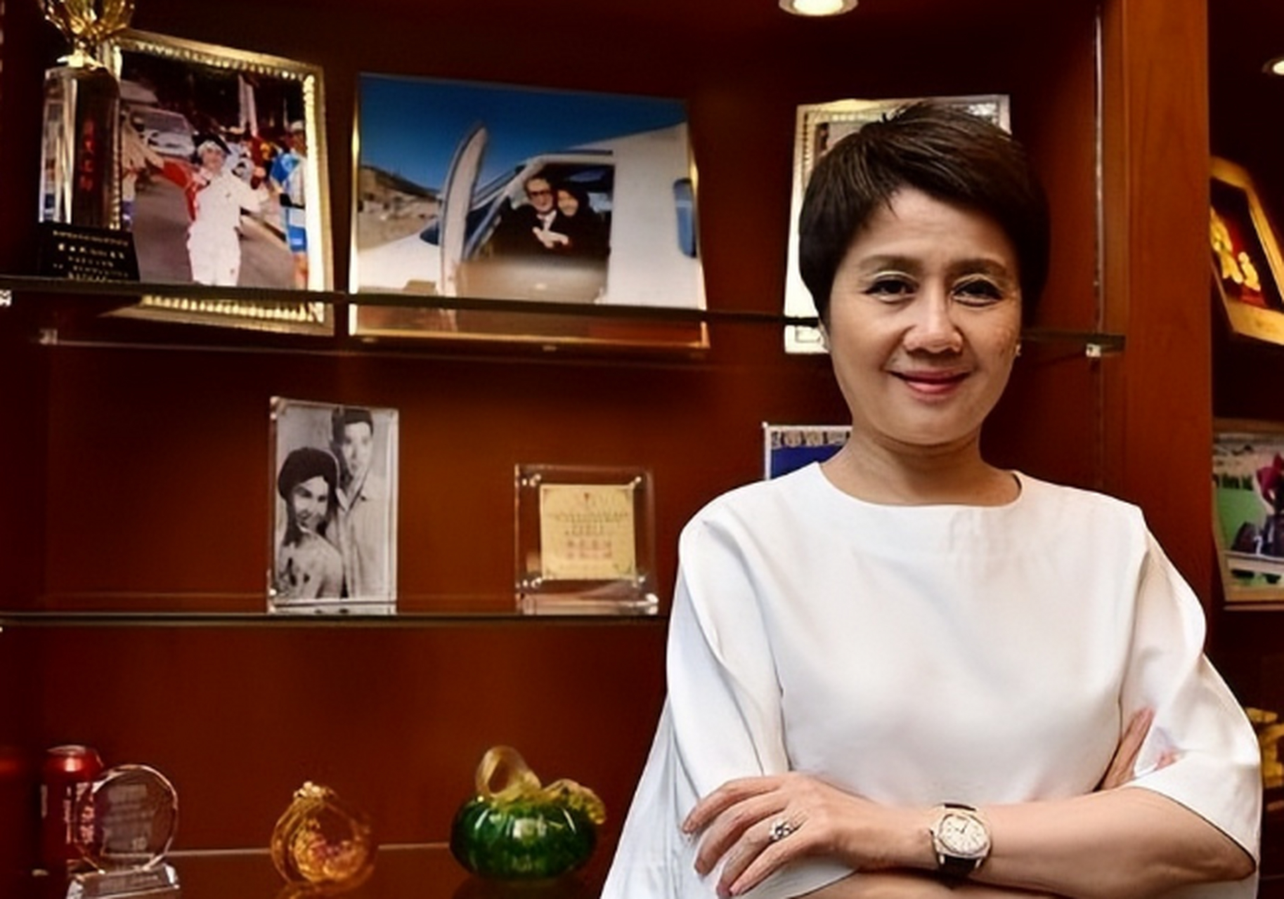 只要你愿意做我的四房姨太"但梁安琪却说:"我不要钱,只要你教我做生意