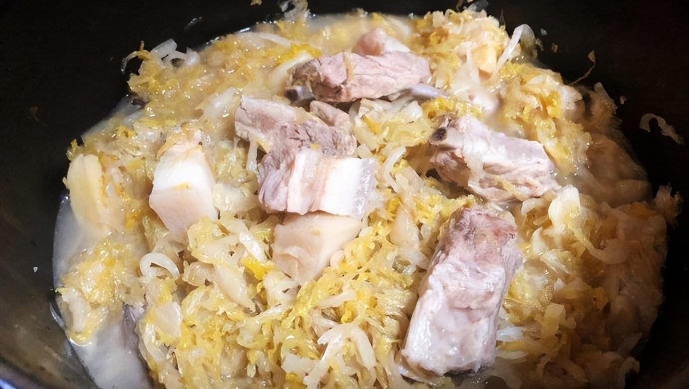 炖酸菜,牢记"3放2不放",清脆爽口香味浓,别不当回事