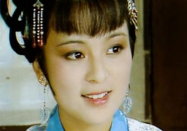 王熙凤为何处处维护贾环?原因与贾琏的地位有关