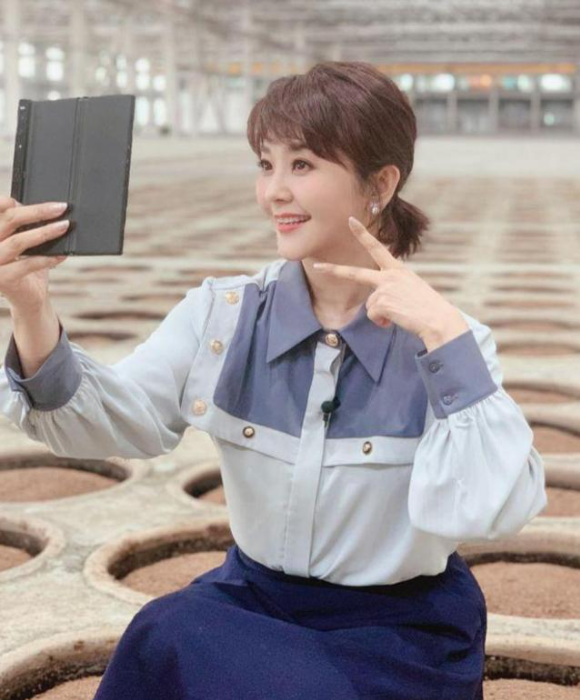 著名主持人方琼与老公闪婚后却选择分居多年她如今过得怎样