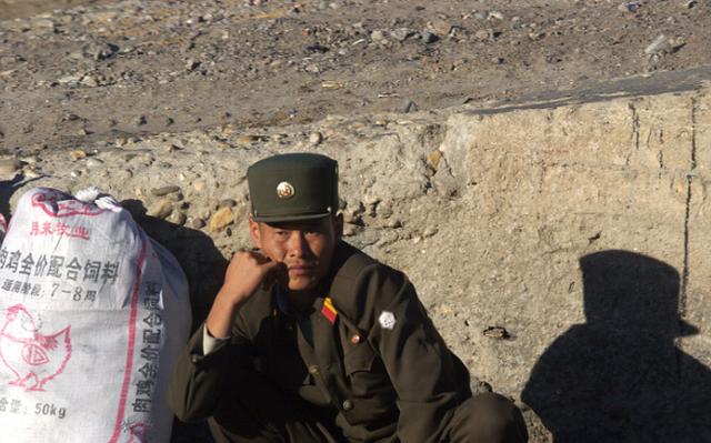 90年代朝鲜二次"苦难的行军"饿死33万,老百姓认为是美帝造成的