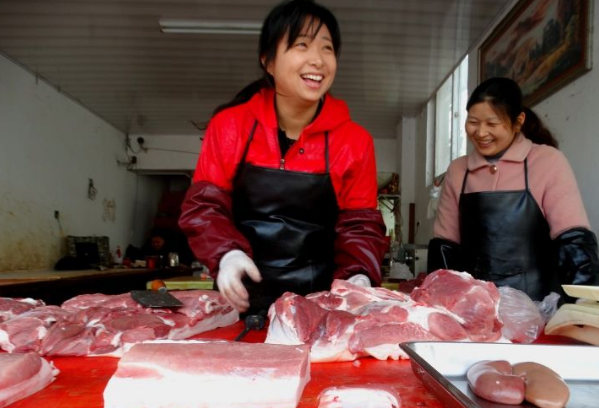 宰女人过年图片