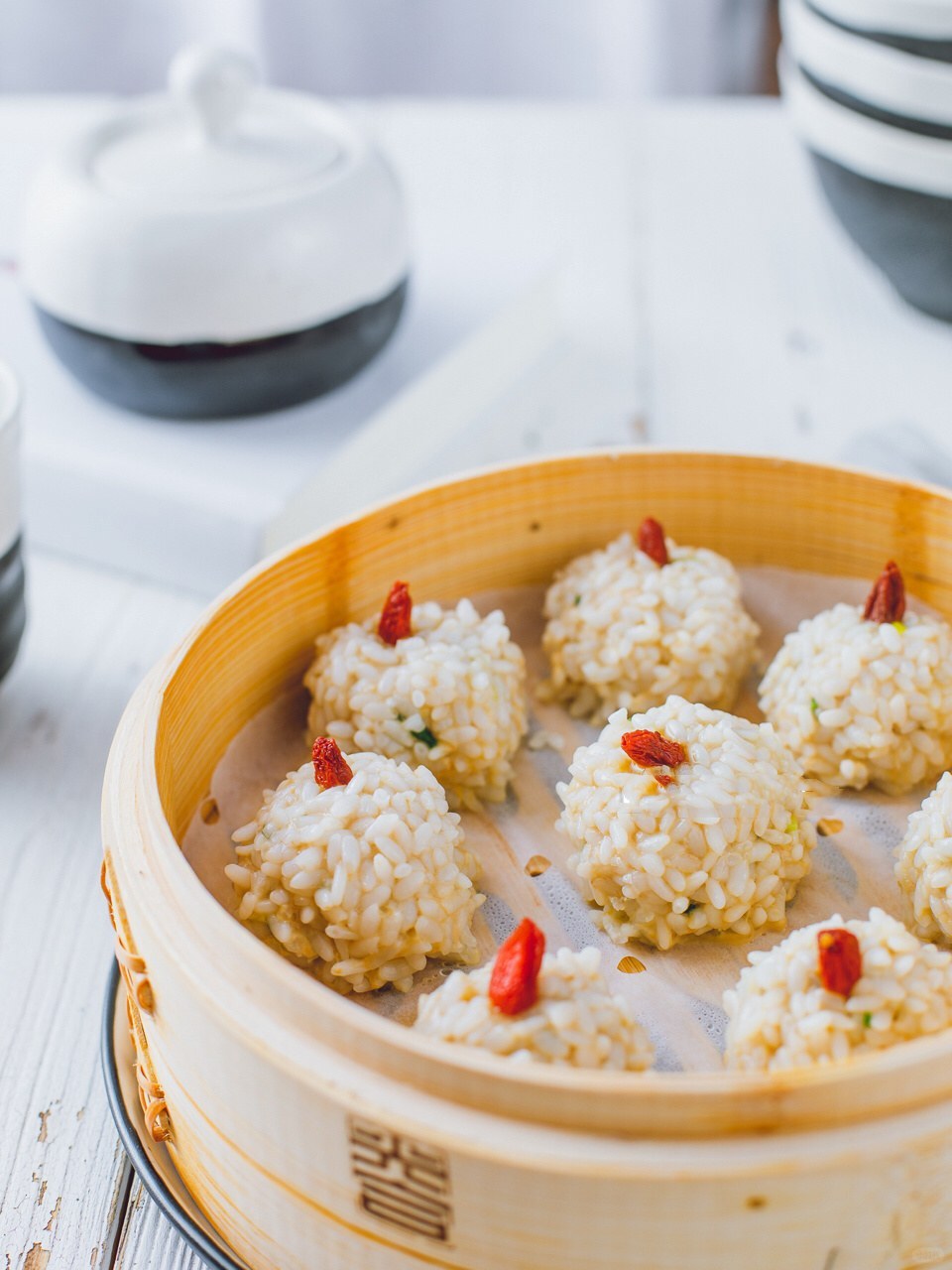 珍珠糯米丸子——难以抗拒的年夜饭明星菜品  珍珠糯米丸子,这道美味