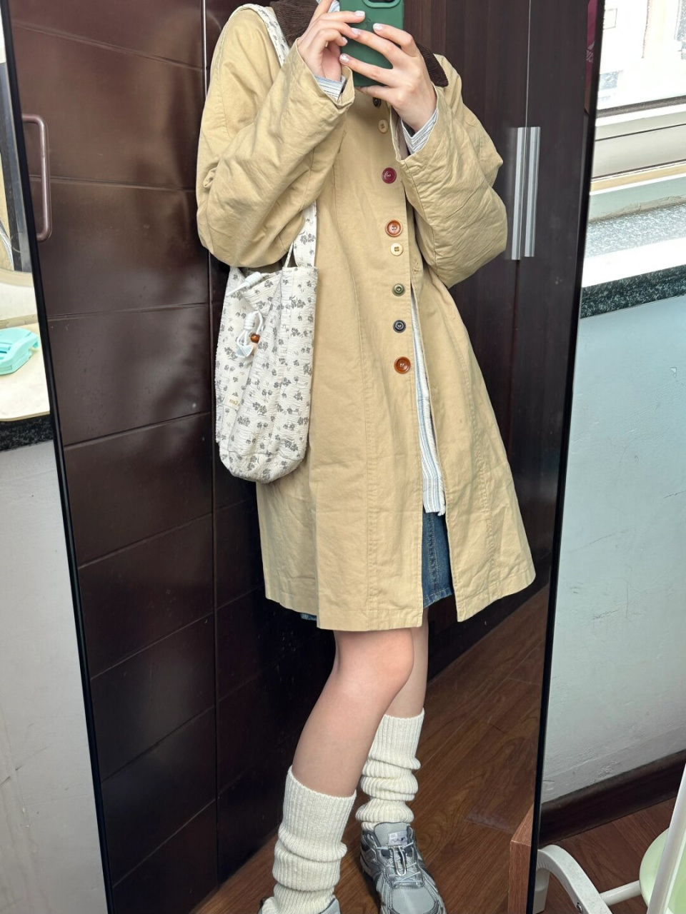 好喜欢日系叠穿  这件风衣的扣子非常独特,充满了日系风格,十分吸引人