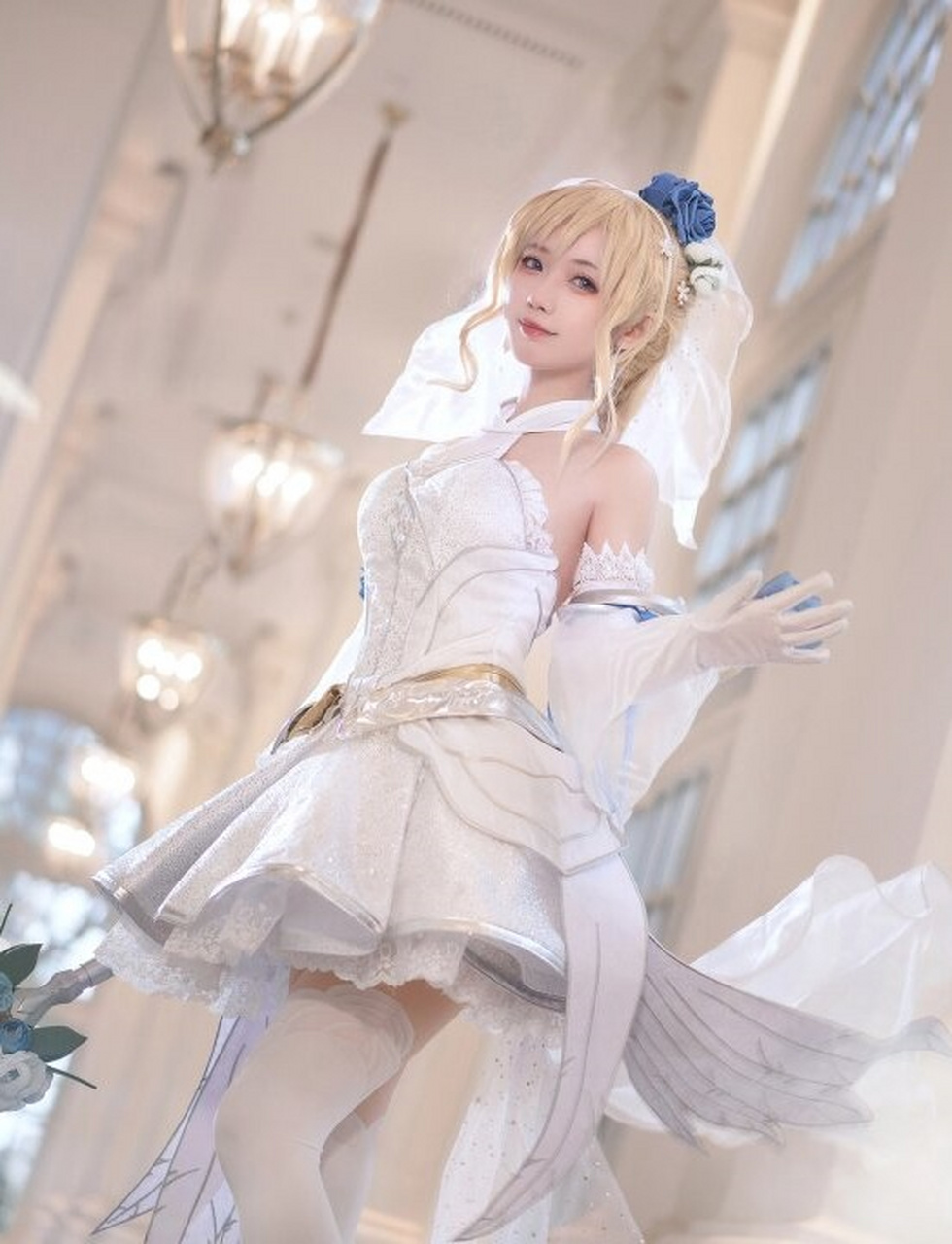 拉克丝cos  拉克丝是《英雄联盟》中的一位女性角色,拥有美丽的外貌和