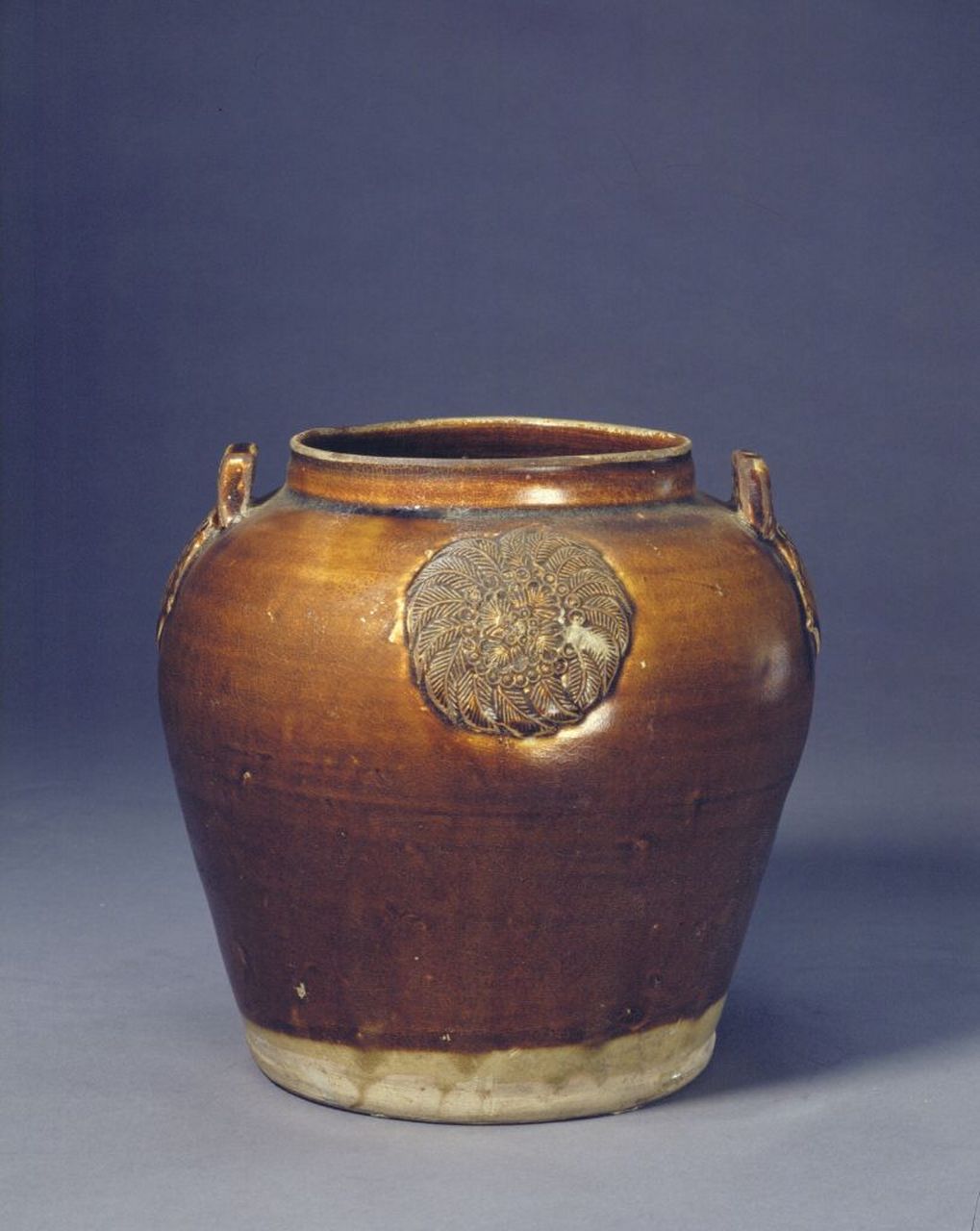 唐代长沙铜官窑出土的瓷器极富艺术创造性,不仅种类繁多,而且造型别致