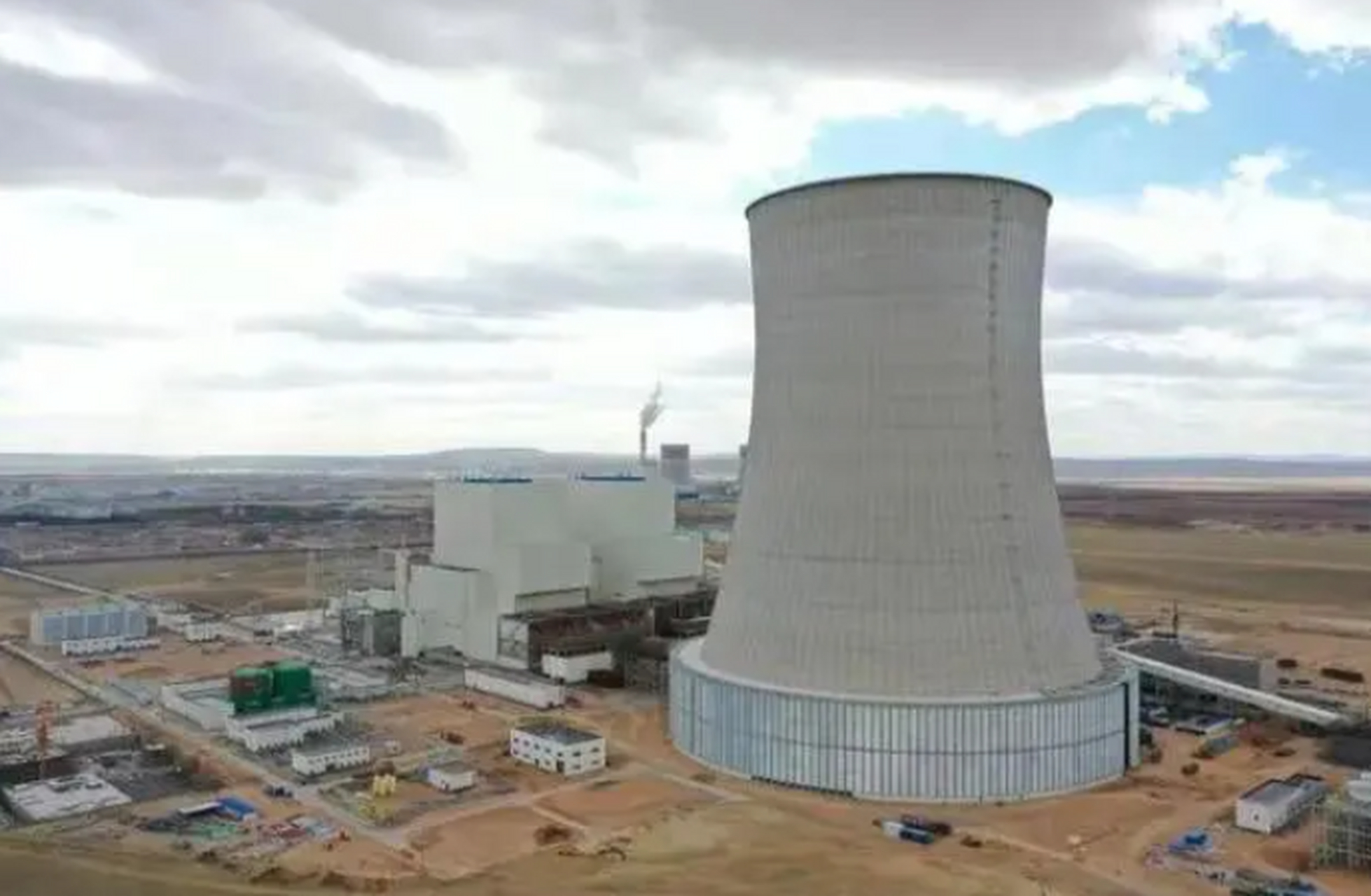 西方慌了,空冷塔成"废铁"?