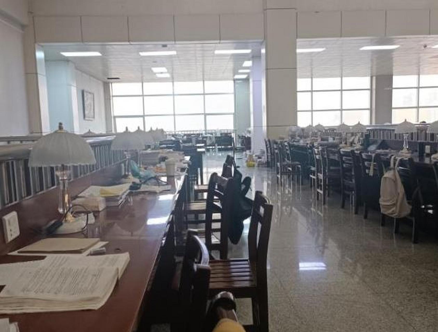 直击考研第一天考生有序排队入场,网友:图书馆"空了"  23日,全国硕士