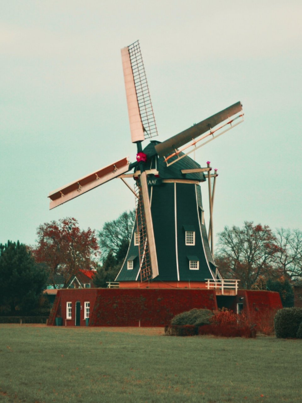 今日的主题分享聚焦在荷兰holland的标志性建筑architecture和风景